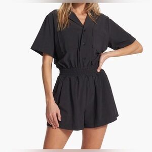 Vuori Villa Romper Shorts black size small